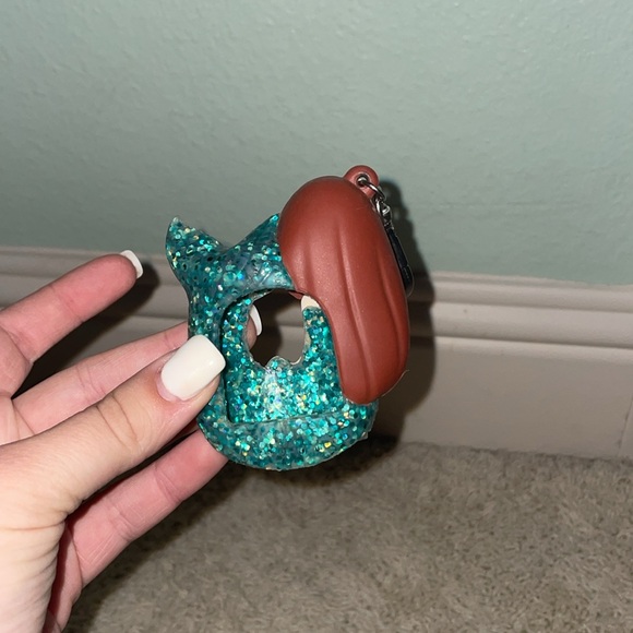 Bath and body works Hand sanitizer keychain holder - Picture 3 of 6